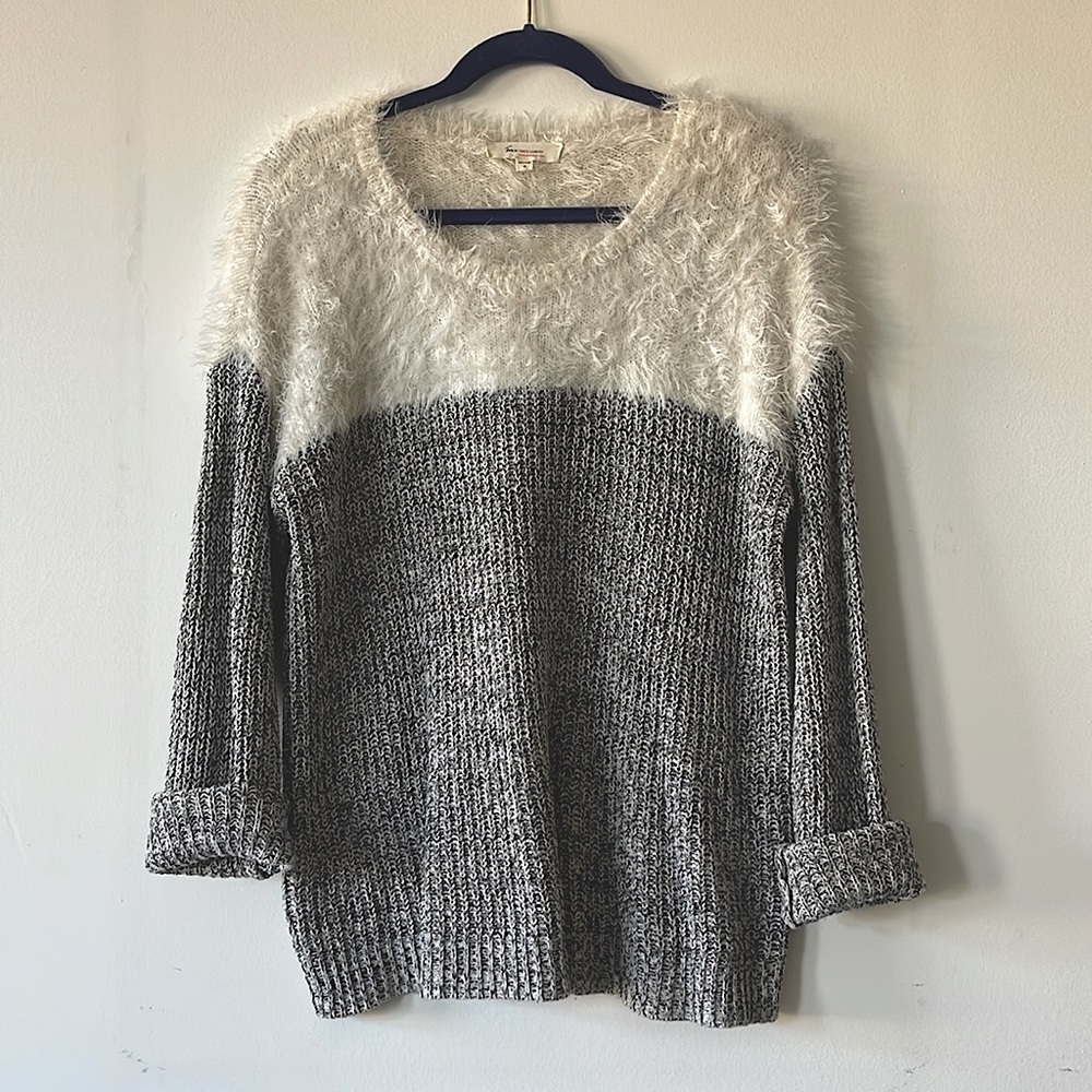 Vince camuto marked & fluffy white and grey oversized sweater